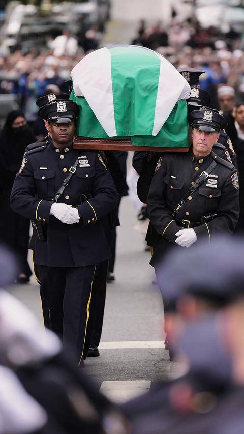 FOTO: Penghormatan Haru Polisi Muslim New York, Gugur Saat Penembakan Massal