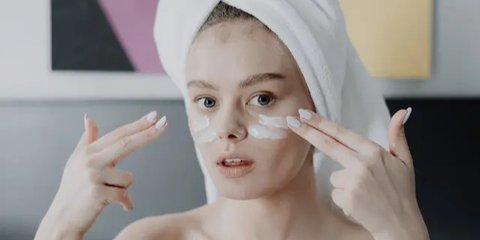Hati-hati Jangan Sembarangan Pakai Kosmetik, Ini 8 Kandungan yang Bahaya Buat Kulit