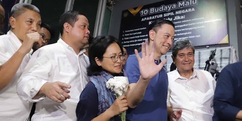 FOTO: Abolisi dari Presiden, Tom Lembong Resmi Tinggalkan Jeruji Besi