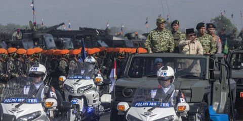 VIDEO: Gagah Prabowo Naik Maung Cek Pasukan Dikawal Jenderal TNI-Polri di Batujajar