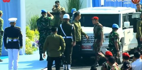 VIDEO: Gaya Letkol Teddy Tampil Gagah Kembali Berseragam & Baret Kopassus Kawal Prabowo di Batujajar