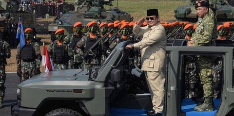 FOTO: Presiden Prabowo Pimpin Upacara Gelar Pasukan Operasional dan Kehormatan Militer di Batujajar