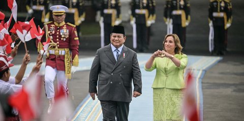 FOTO: Presiden Prabowo dan Presiden Peru Sapa Murid SD di Istana Merdeka