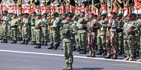 VIDEO: Profil Pangkostrad Letjen TNI Fadjar, Eks Ajudan Jokowi Dipuji Probowo Depan Panglima