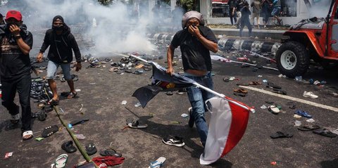 FOTO: Pati Bergejolak, 100 Ribu Massa Turun ke Jalan