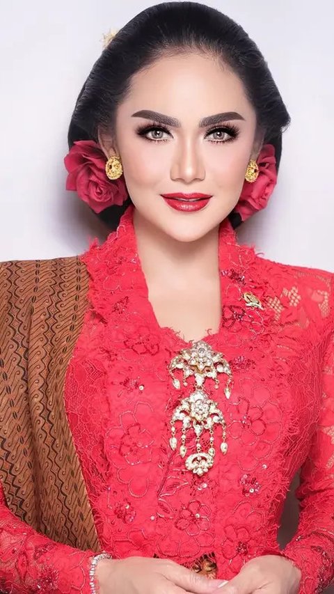 8 Ide Batik dan Kebaya Merah Putih Ala Kris Dayanti, Outfit Hari Kemerdekaan 17 Agustus 1945 HUT RI ke-80