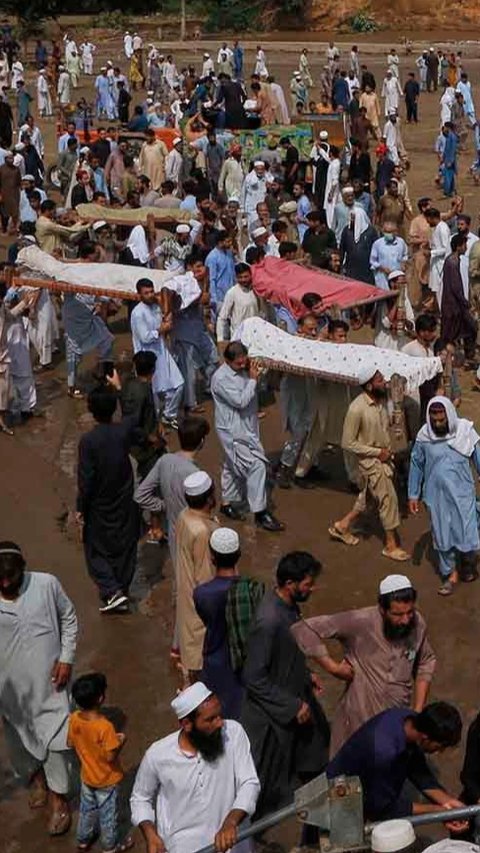FOTO: Hujan Ekstrem Picu Banjir dan Longsor, 321 Tewas di Pakistan Utara