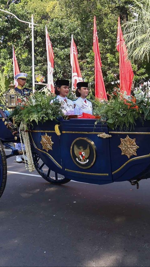 VIDEO: Penampakan Kereta Sakral Kencana Garuda Prabayaksa, Pengantar Bendera di Kirab Merah Putih
