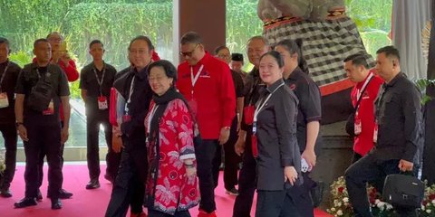 Kehadiran Megawati dengan Senyum Manis Semarakkan Kongres PDIP di Bali