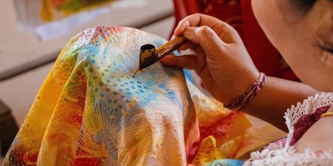 Warna Batik Tetap Awet dan Tidak Luntur dengan Proses Mencuci Menggunakan Cara Ini, Yuk Simak