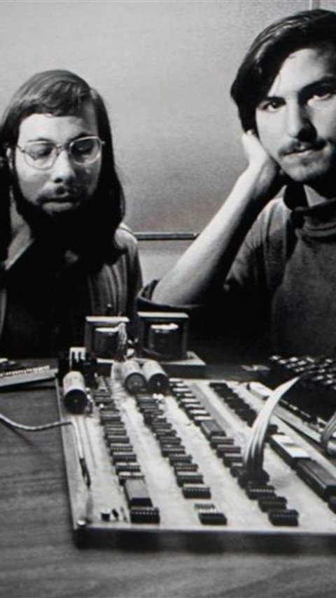 Aksi Usil Steve Jobs dan Wozniak Pendiri Apple Nyaris Bangunkan Paus Malam Hari
