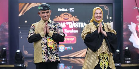 Meriahkan Parade Wastra Nusantara 2025, Wali Kota Tarakan Khairul & Istri Tampilkan Pesona Wastra Tarakan