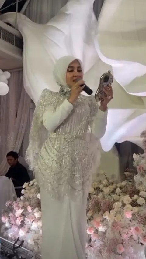 Harganya Ditaksir Tembus Rp 18 Miliar, Intip Foto Detail Cincin Mewah Syahrini di Momen Ulang Tahun