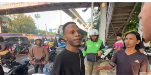 Pria Ngaku Anggota Ribut di Jalan Pemuda Jaktim, Langsung Dibanting Pemotor karena Pukul Orangtua