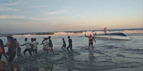 2 WNA Asal China Tewas Dalam Tragedi Kapal Dolphin II Terbalik di Perairan Sanur Bali