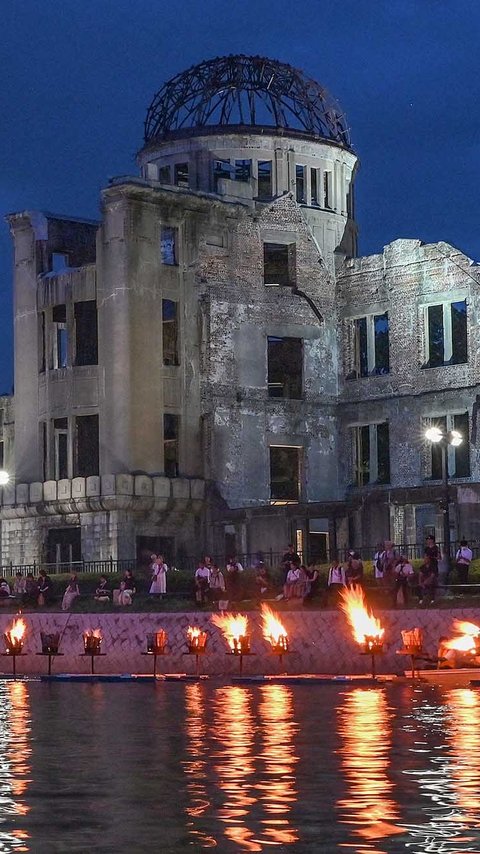 FOTO: 80 Tahun Tragedi Bom Hiroshima, Api Unggun Menyala untuk Perdamaian