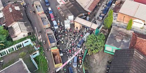 FOTO: Macet Horor Setiap Pagi di Parung Panjang