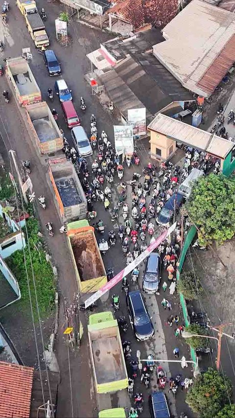 FOTO: Macet Horor Setiap Pagi di Parung Panjang