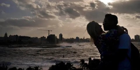 'Selamatkan Istri Saya Dulu, Dia Tidak Bisa Berenang', Kisah Heroik Seorang Suami Melepas Istri di Tengah Terjangan Banjir