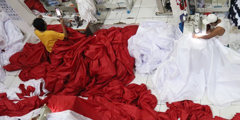 FOTO: Menjahit Bendera Merah Putih Sepanjang 2 Kilometer Sambut HUT RI ke-80