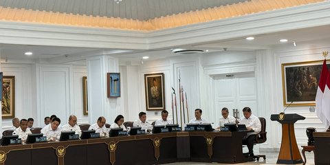 Ketika Prabowo Minta Seskab Teddy Atur Laporan Menteri di Sidang Kabinet