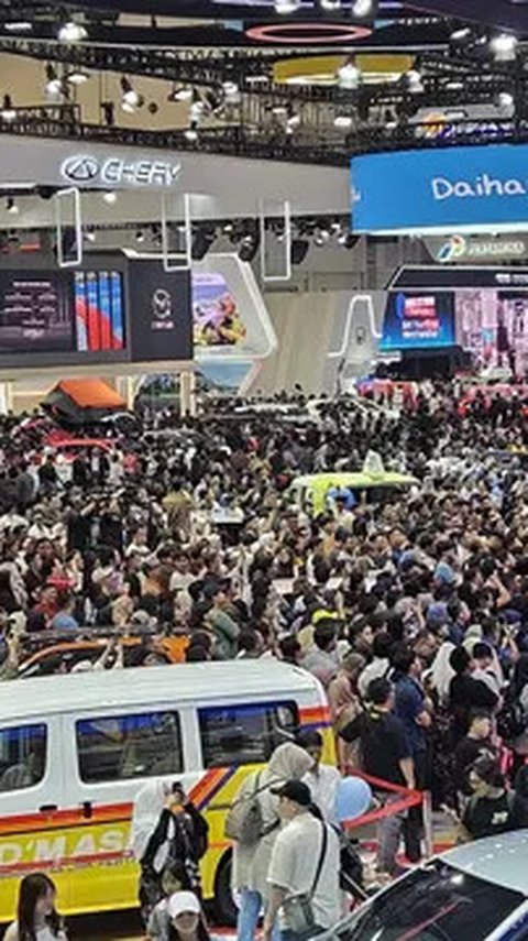 Adu Banyak SPK Honda dan Chery di GIIAS 2025, Siapa Menang?