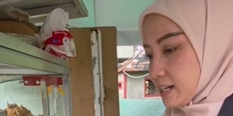 Berparas Cantik dan Penuh Semangat, Guru Ini Buka Usaha Ayam Geprek  Rasanya Bikin Ketagihan!