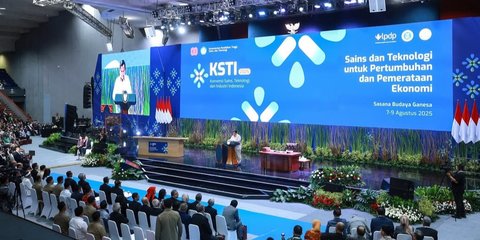 VIDEO: Seruangan Tertawa, Momen Prabowo Ledek Menteri Sakti Wahyu: Belum Profesor Ya!