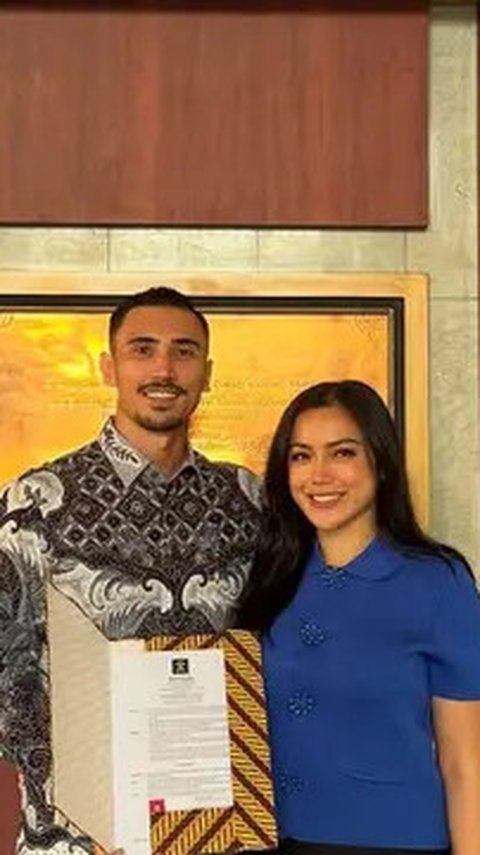 10 Artis Bule yang Akhirnya Jadi Warga Negara Indonesia, Terbaru Vincent Verhaag Suami Jedar