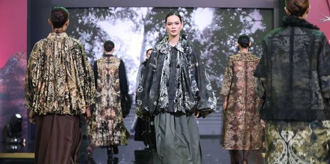 FOTO: Parade Wastra Nusantara 2025,  Keanggunan Kain Tradisi Menyapa Keseharian