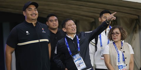 FOTO: Kick-Off Meriah! Menpora Dito Buka BRI Super League 2025/2026 di GBT Surabaya
