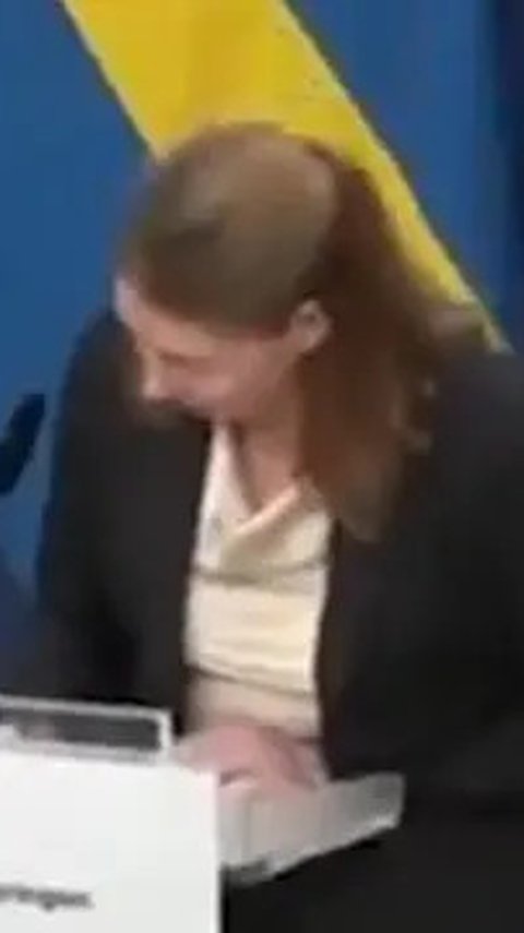 VIDEO Menteri Kesehatan Swedia yang Baru Dilantik Pingsan Saat Konferensi Pers Pertamanya