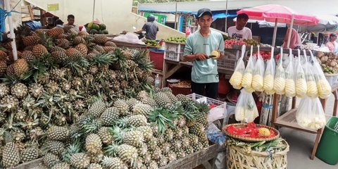 Kisah Pedagang Nanas di Pasar yang Kini Berkembang Hingga Buka Lapangan Kerja Berkat KUR BRI