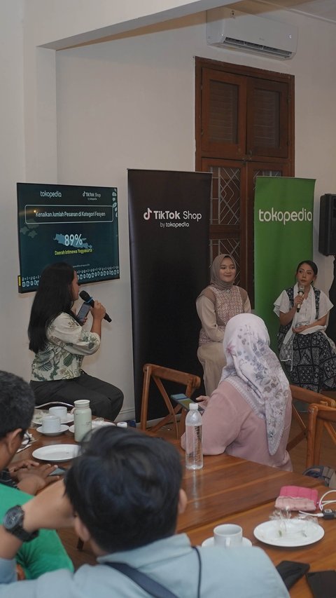 Tren Fashion Online Melejit Jelang Hari Batik, Tokopedia dan TikTok Shop Ungkap Data Terbaru
