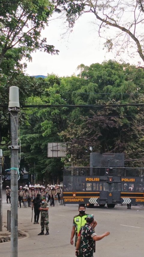 Antisipasi Kerusuhan Lanjutan, Aparat TNI-Polri Patroli Besar-Besaran di Bandung