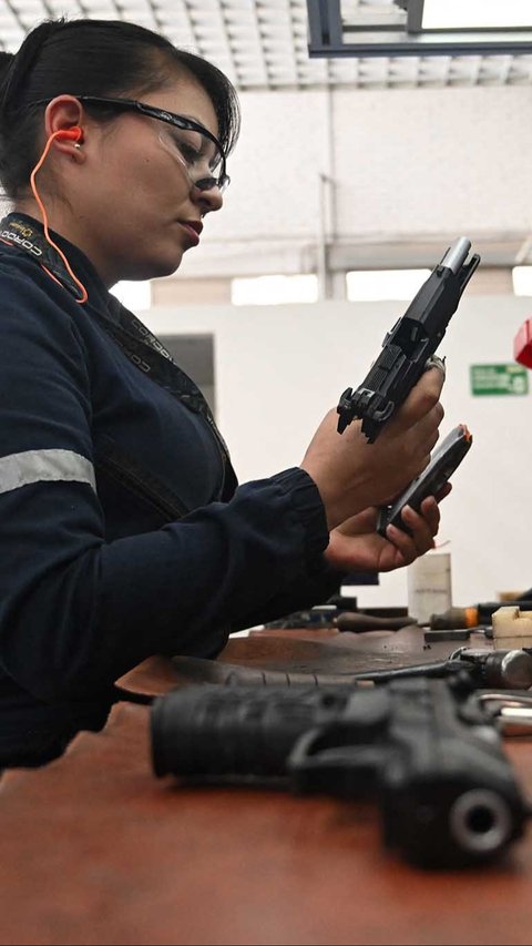 FOTO: Melihat Langsung Produksi Perdana Senapan Tempur Kolombia