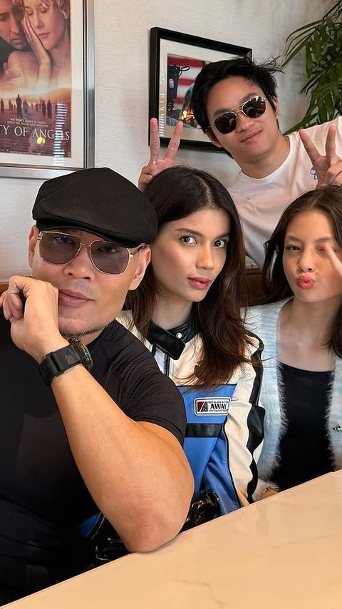 9 Potret Rumah Deddy Corbuzier dan Sabrina Chairunnisa, Bernuansa Tropis Modern
