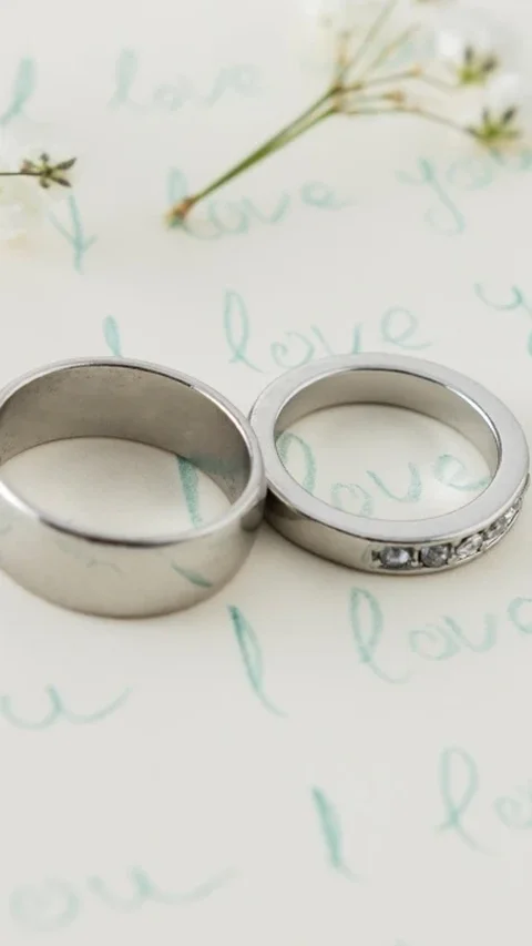 7 Inspirasi Cincin Nikah Ukir Nama Terbaru 2026 yang Elegan dan Penuh Makna, Desain Berkarakter