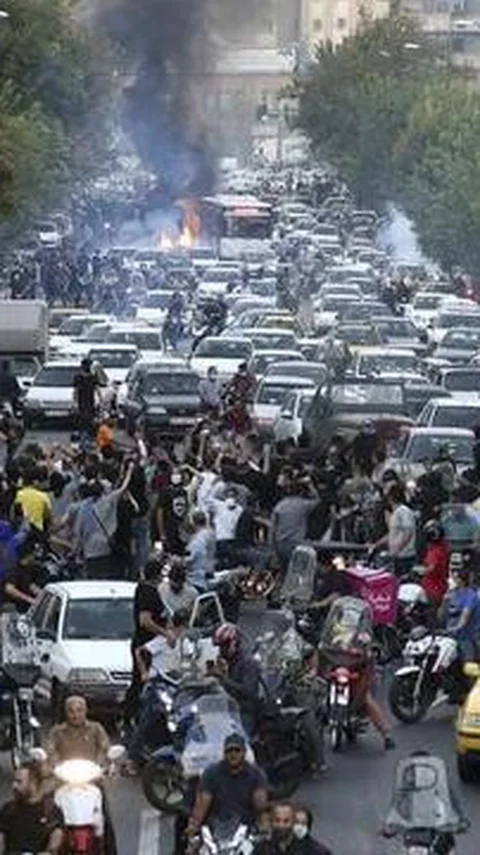 Situasi Iran Memanas, Komisi I DPR Minta Pemerintah Siapkan Evakuasi WNI