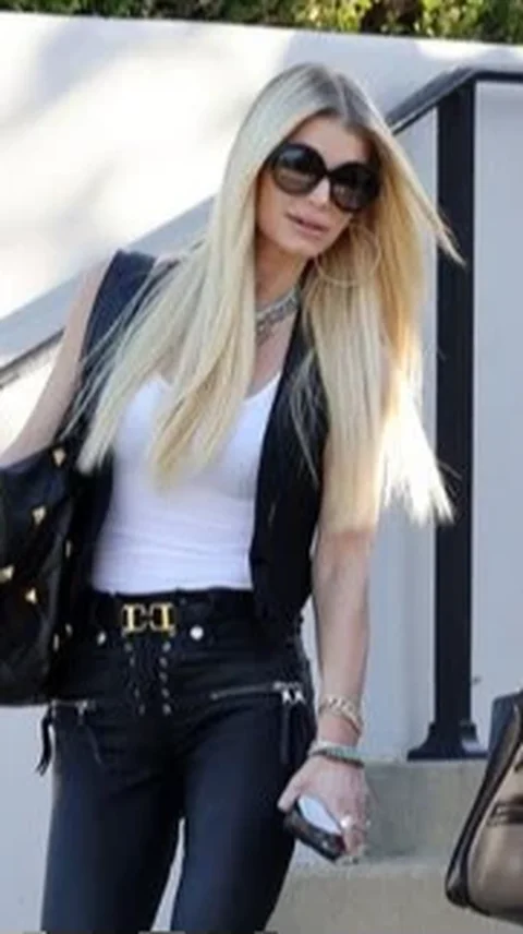 Demi Bersuara Merdu, Penyanyi AS Jessica Simpson Rela Minum Sperma Ular