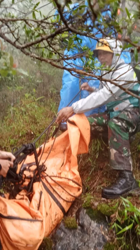 Basarnas Temukan Potongan Tubuh Korban Ketiga Pesawat ATR 42-500