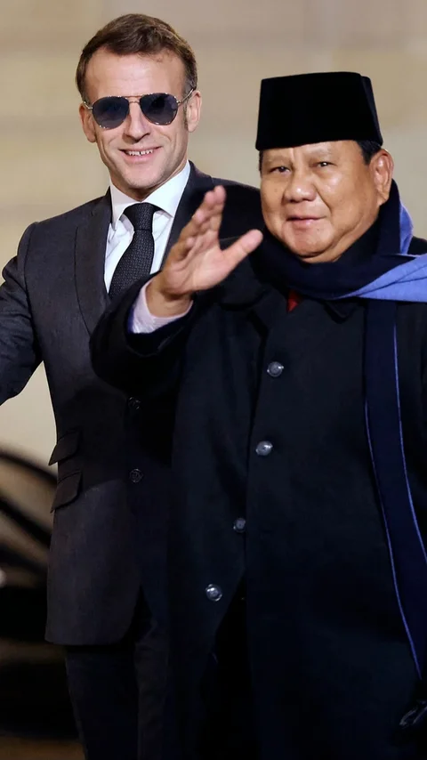 FOTO: Momen Keakraban Prabowo dan Macron di Istana Elysee Paris