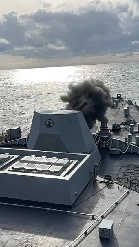 Dentuman Meriam 127 mm dari Italia, KRI Prabu Siliwangi Tunjukkan Taring Tempur TNI AL