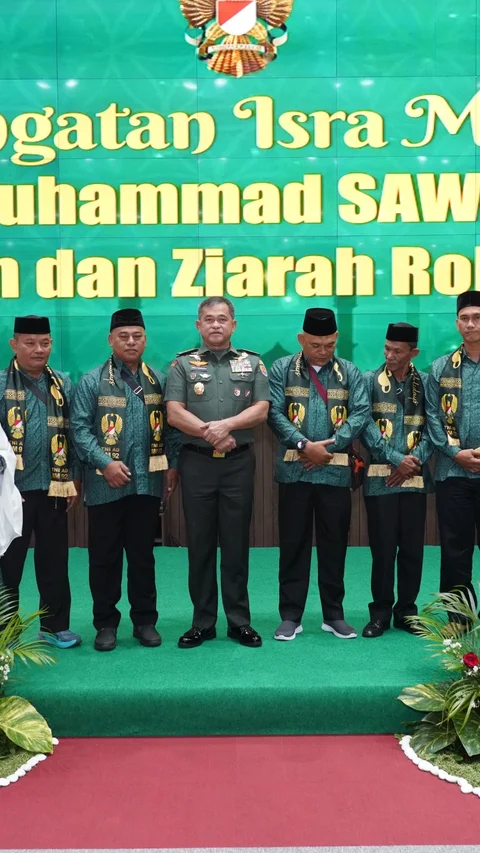 Hargai Kinerja dan Dedikasi, Ratusan Prajurit TNI AD Diberangkatkan Kasad Umroh dan Ziarah Rohani