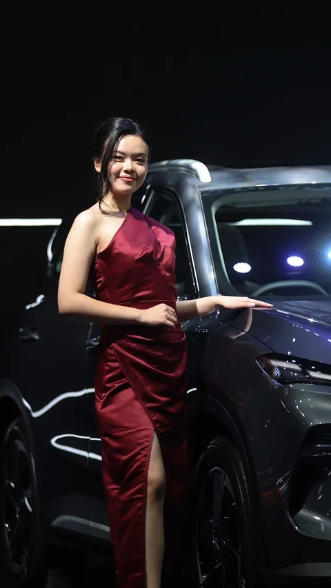 FOTO:  Senyum SPG Hiasi IIMS 2026