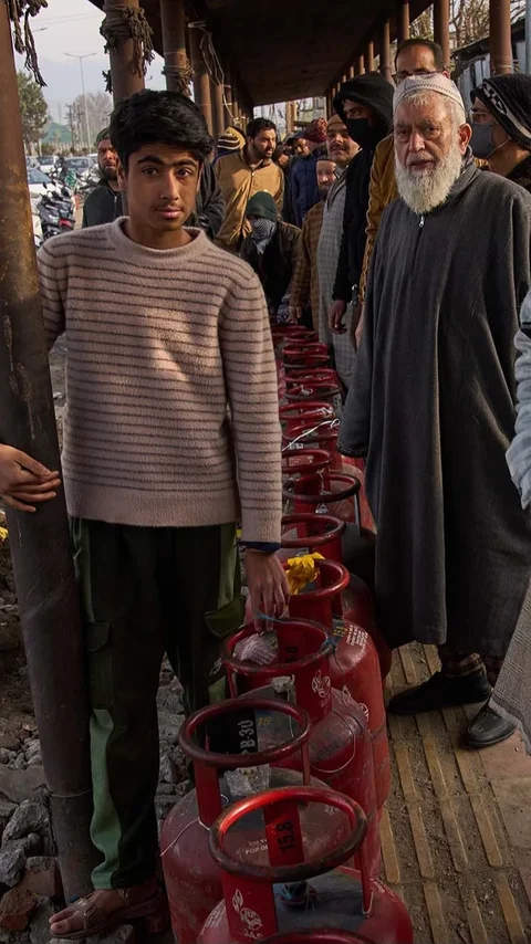 FOTO: Krisis Gas Menghantam India di Tengah Konflik Timur Tengah