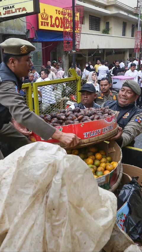 FOTO: Pasca Lebaran,  PKL Ditertibkan di Eks Pasar Bogor
