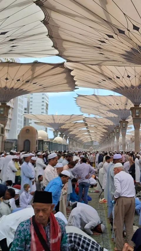 Bus Jemaah Umrah Asal Indonesia Terbakar Dalam Perjalanan ke Madinah