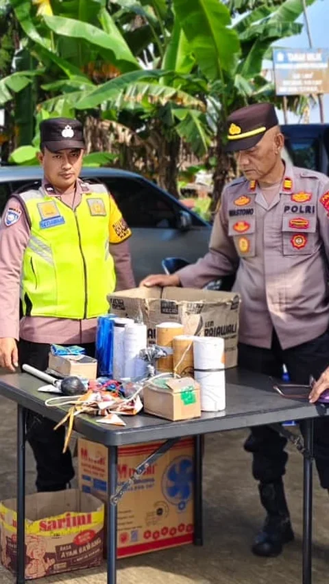 Mengancam Penerbangan, 7 Balon Udara Disusupi Mercon di Pekalongan Disita Polisi