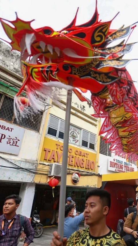 FOTO: Kemeriahan Cap Go Meh Jakarta Warnai Ibu Kota